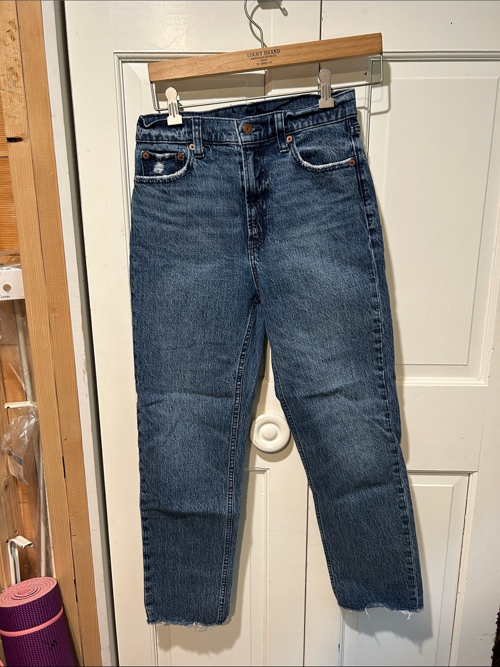 GAP Straight Leg Jeans in Dark Blue Denim raw hem cheeky, straight sky high